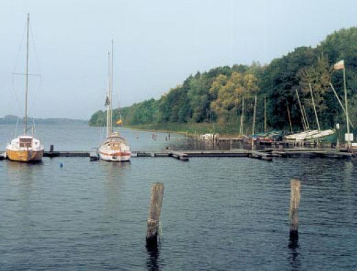 Gemeinde Römnitz am Ratzeburger See Steganlage mit Booten